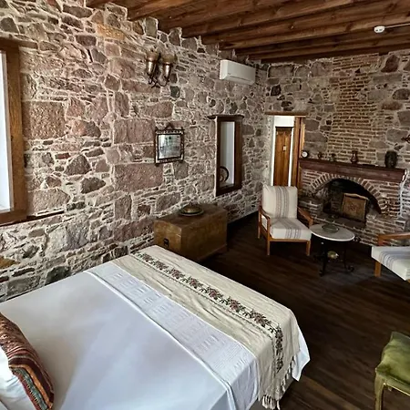 Cunda Nazimaki Hotel *