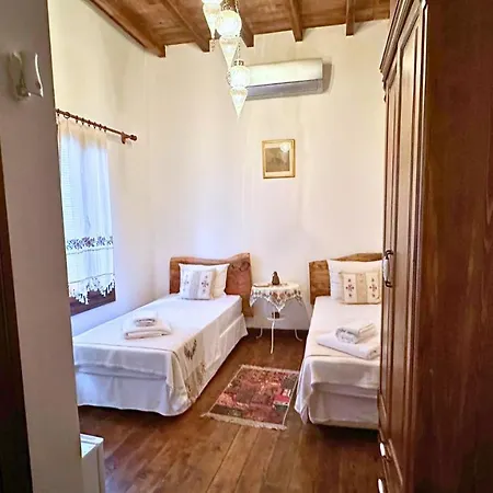 Cunda Nazimaki فندق *