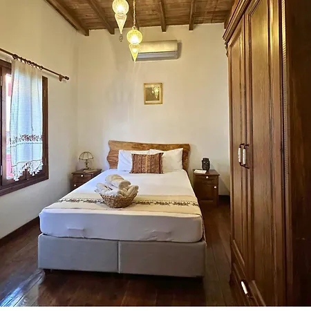 Cunda Nazimaki Hotel *