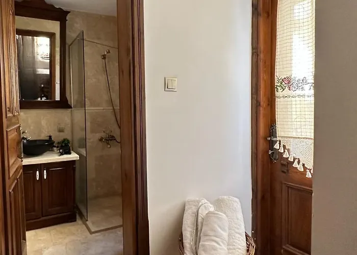 Cunda Nazimaki Hotel *