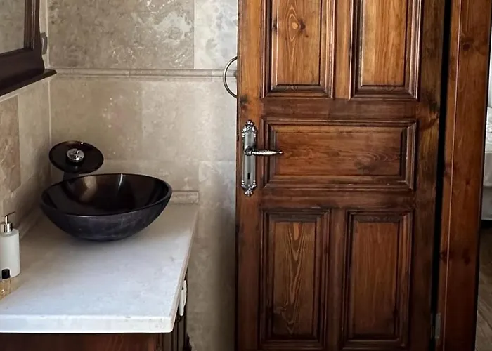 Cunda Nazimaki Hotel *