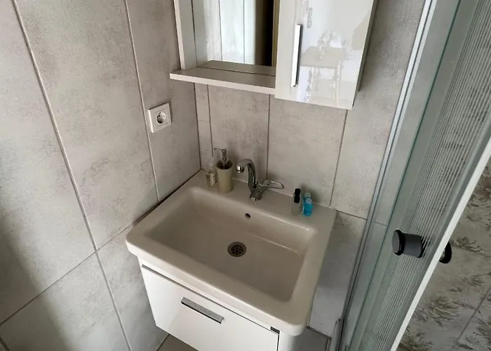 Cunda Nazimaki Hotel *