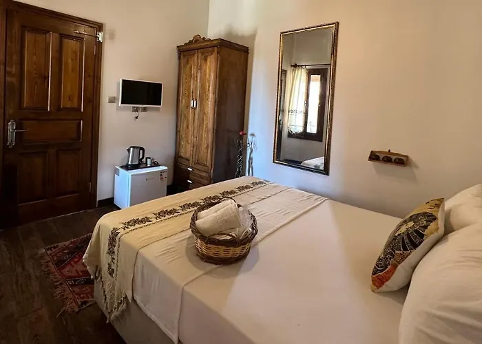 Cunda Nazimaki Hotel *