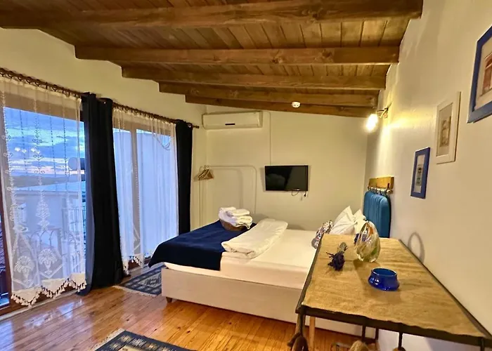 Cunda Nazimaki Hotel *