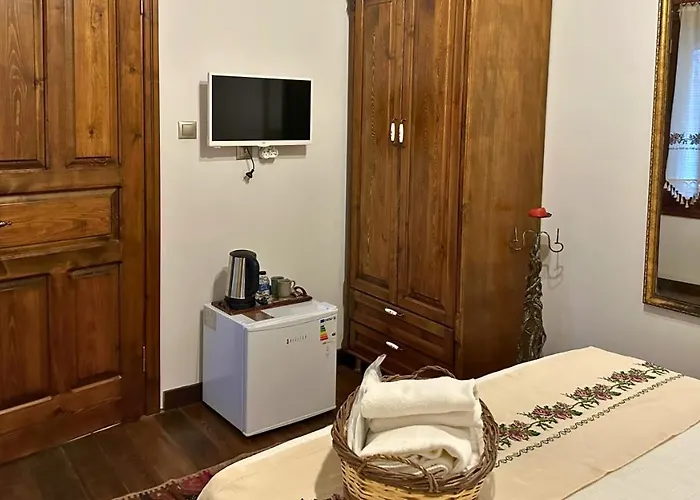 Cunda Nazimaki Hotel *