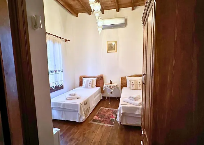 Cunda Nazimaki Hotel *