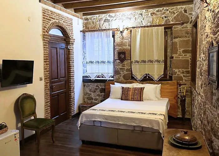 Cunda Nazimaki Hotel *