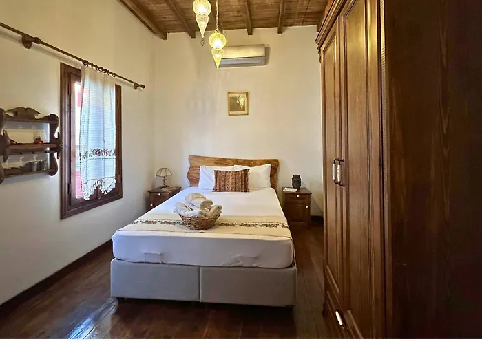 Cunda Nazimaki Hotel *